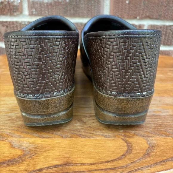 Dansko Textured Leather mule Brown Clogs nurse shoes Size 40 (US 9.5) - Picture 8 of 10